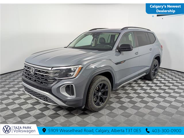 2024 Volkswagen Atlas 2.0 TSI Peak Edition (Stk: TU0154) in Calgary - Image 1 of 11