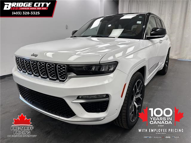 2022 Jeep Grand Cherokee Summit (Stk: B25102) in Lethbridge - Image 1 of 30