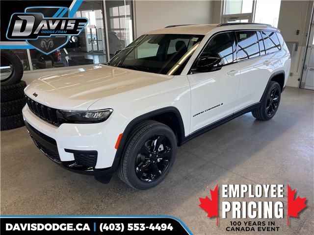 2025 Jeep Grand Cherokee L Laredo (Stk: 24985) in Fort Macleod - Image 1 of 23