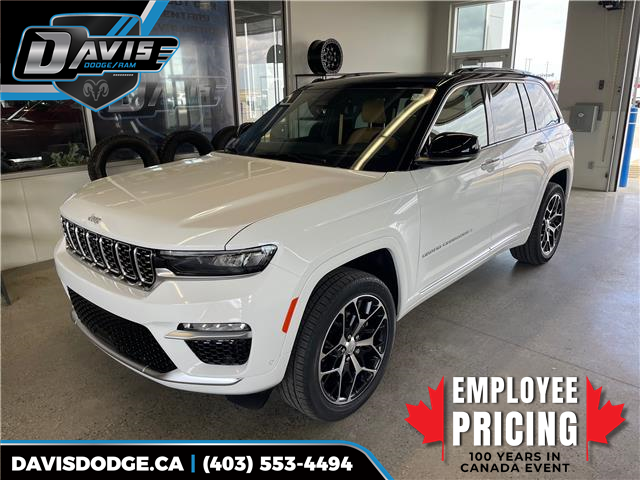 2025 Jeep Grand Cherokee Summit (Stk: 25070) in Fort Macleod - Image 1 of 30