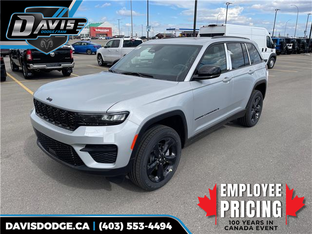 2025 Jeep Grand Cherokee Laredo (Stk: 25071) in Fort Macleod - Image 1 of 7