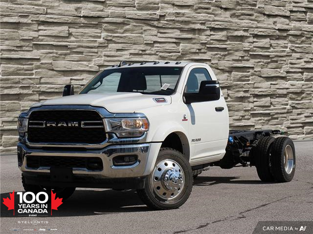 2024 RAM 5500 Chassis Tradesman/SLT (Stk: R2090) in Hamilton - Image 1 of 26