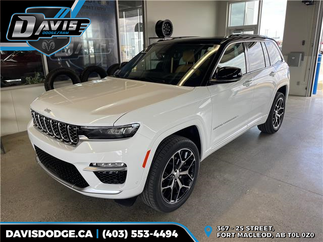 2025 Jeep Grand Cherokee Summit (Stk: 25070) in Fort Macleod - Image 1 of 30