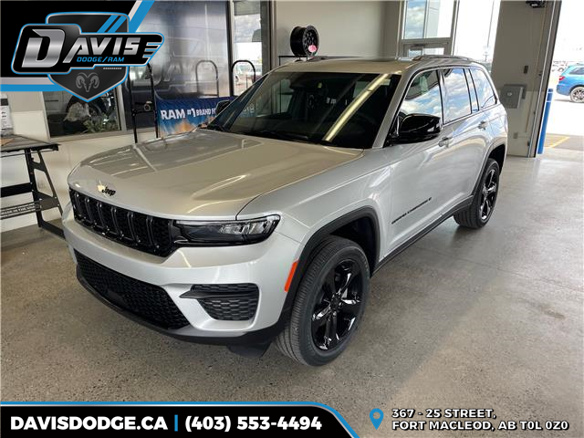 2025 Jeep Grand Cherokee Laredo (Stk: 25071) in Fort Macleod - Image 1 of 22