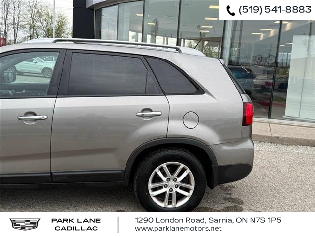 2015 Kia Sorento LX (Stk: 501979) in Sarnia - Image 4 of 8 2015 Kia Sorento LX (Stk: 501979) in Sarnia - Image 4 of 8