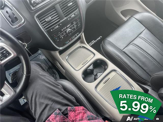 2017 Dodge Grand Caravan Crew (Stk: 850) in Kitchener - Image 16 of 23