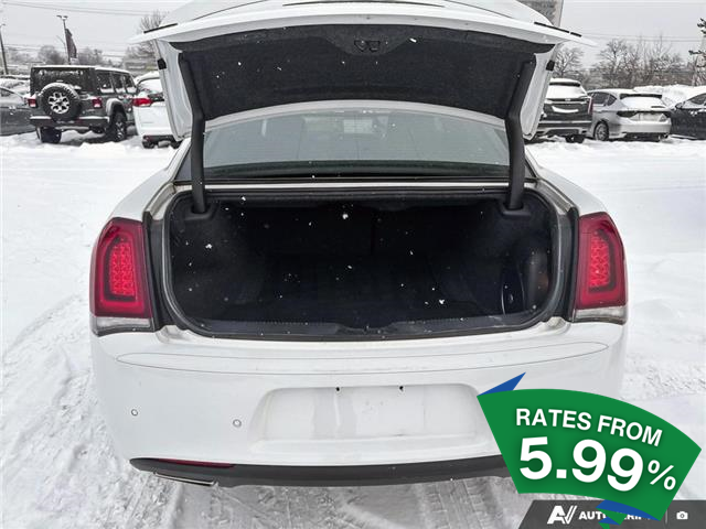 2022 Chrysler 300 S (Stk: 933) in Kitchener - Image 11 of 24 2022 Chrysler 300 S (Stk: 933) in Kitchener - Image 11 of 24