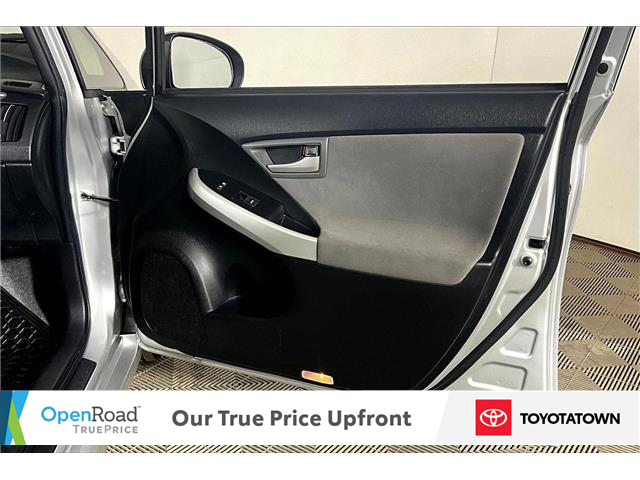 2014 Toyota Prius Base (Stk: U14097) in London - Image 19 of 35 2014 Toyota Prius Base (Stk: U14097) in London - Image 19 of 35