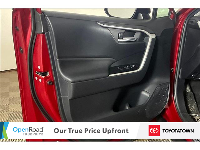 2019 Toyota RAV4 Hybrid XLE (Stk: L0269A) in London - Image 18 of 35