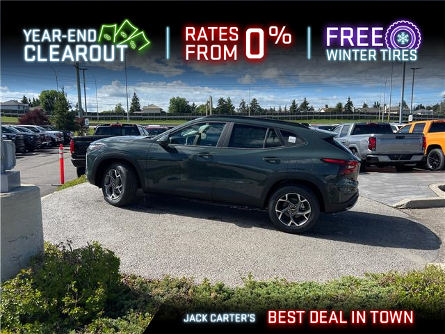 2025 Chevrolet Trax LT photo 2