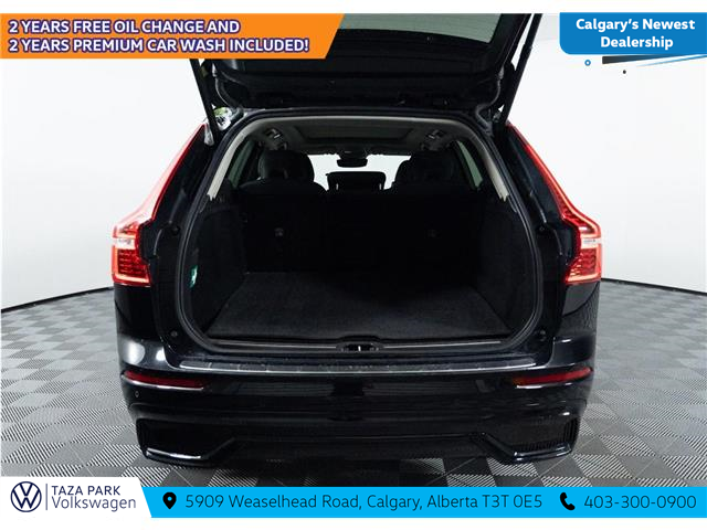 2024 Volvo XC60 B5 Plus Dark Theme (Stk: TU0134) in Calgary - Image 8 of 21