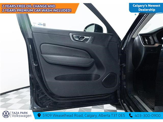 2024 Volvo XC60 B5 Plus Dark Theme (Stk: TU0134) in Calgary - Image 12 of 21