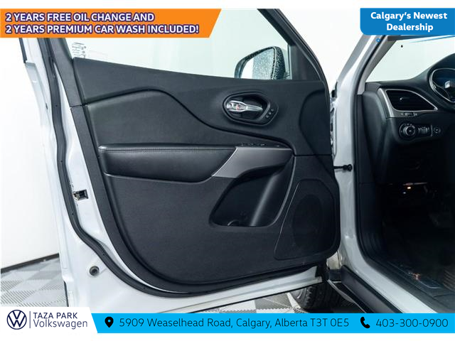 2019 Jeep Cherokee Limited (Stk: TU0191A) in Calgary - Image 12 of 27