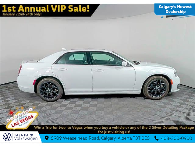 2023 Chrysler 300 S (Stk: TU0194) in Calgary - Image 5 of 12