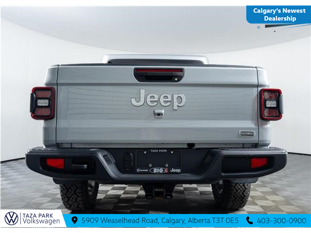 2023 Jeep Gladiator Overland (Stk: TU0246) in Calgary - Image 5 of 23