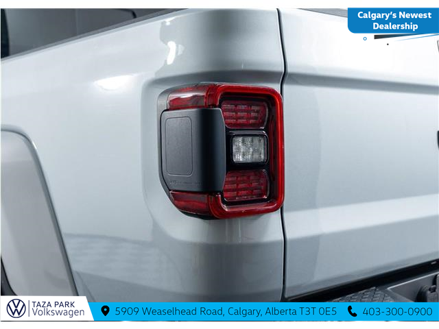 2023 Jeep Gladiator Overland (Stk: TU0246) in Calgary - Image 7 of 23