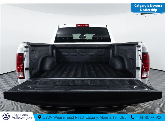 2023 RAM 1500 Classic SLT (Stk: TU0242) in Calgary - Image 8 of 26