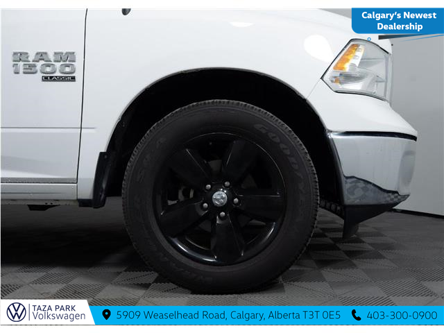 2023 RAM 1500 Classic SLT (Stk: TU0242) in Calgary - Image 9 of 26