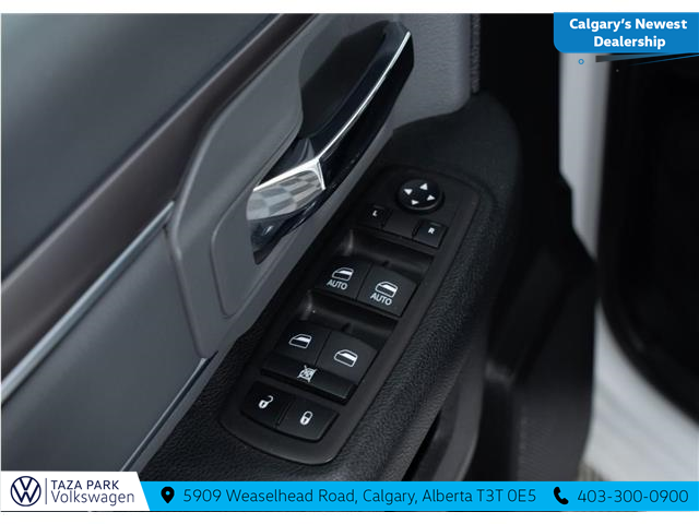 2023 RAM 1500 Classic SLT (Stk: TU0242) in Calgary - Image 13 of 26