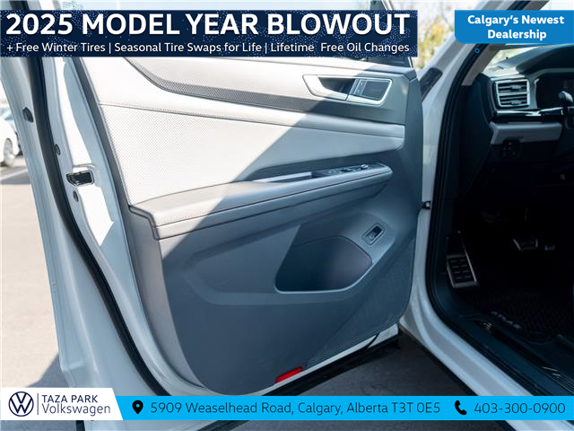 2025 Volkswagen Atlas 2.0 TSI Peak Edition (Stk: TS-0392) in Calgary - Image 13 of 27