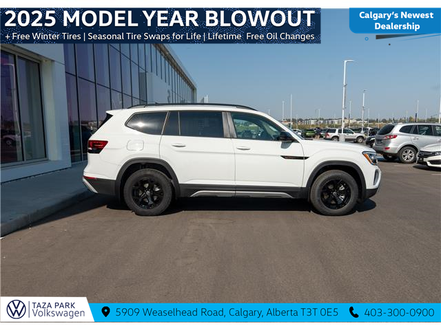 2025 Volkswagen Atlas 2.0 TSI Peak Edition (Stk: TS-0392) in Calgary - Image 4 of 27