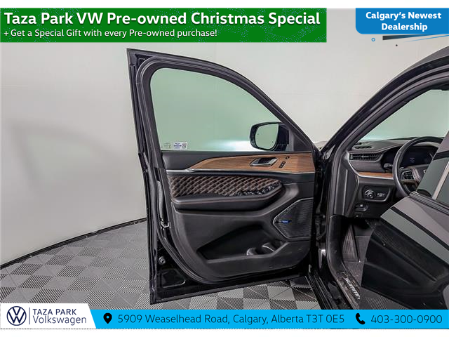 2021 Jeep Grand Cherokee L Summit (Stk: TU0214) in Calgary - Image 13 of 24 2021 Jeep Grand Cherokee L Summit (Stk: TU0214) in Calgary - Image 13 of 24