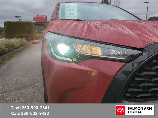 2024 Toyota Corolla Cross LE (Stk: SAT090922T) in Salmon Arm - Image 8 of 25
