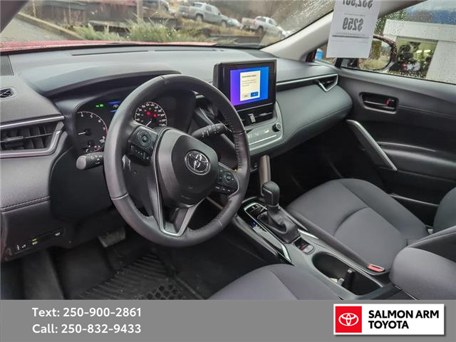 2024 Toyota Corolla Cross LE (Stk: SAT090922T) in Salmon Arm - Image 13 of 25