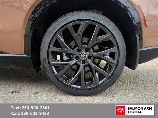 2026 Toyota Crown Signia Limited (Stk: SCS37993) in Salmon Arm - Image 6 of 25 2026 Toyota Crown Signia Limited (Stk: SCS37993) in Salmon Arm - Image 6 of 25