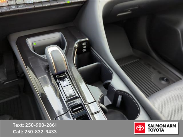 2026 Toyota Crown Signia Limited (Stk: SCS37993) in Salmon Arm - Image 18 of 25 2026 Toyota Crown Signia Limited (Stk: SCS37993) in Salmon Arm - Image 18 of 25