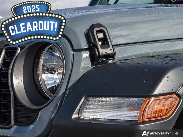 2025 Jeep Wrangler Sport (Stk: 44550) in Kitchener - Image 10 of 27