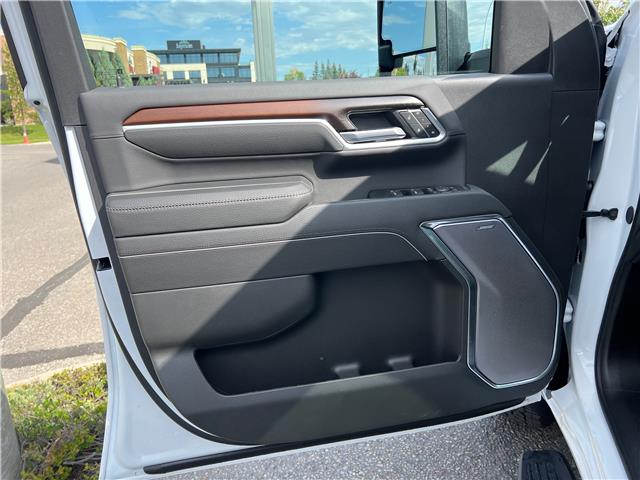 2025 GMC Sierra 2500HD Denali (Stk: SF365443) in Calgary - Image 18 of 23 2025 GMC Sierra 2500HD Denali (Stk: SF365443) in Calgary - Image 18 of 23