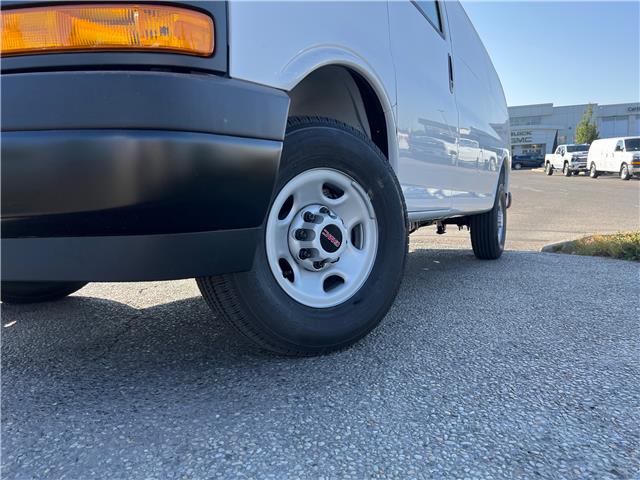 2025 GMC Savana 2500 Work Van (Stk: S1264500) in Calgary - Image 9 of 18