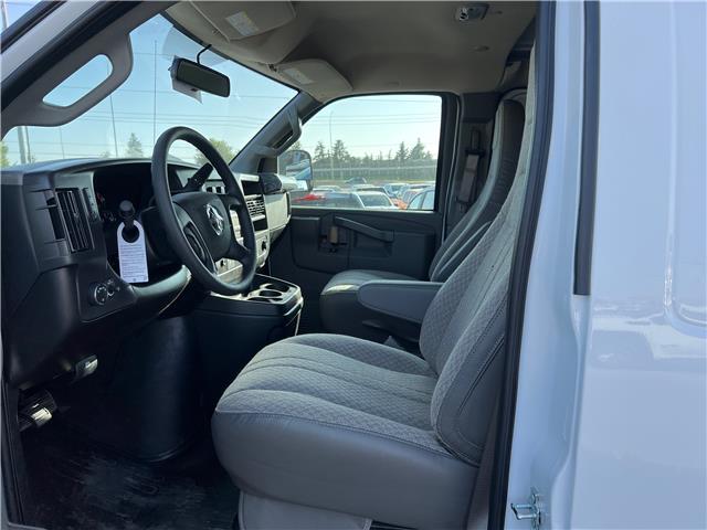 2025 GMC Savana 2500 Work Van (Stk: S1264500) in Calgary - Image 10 of 18