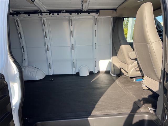 2025 GMC Savana 2500 Work Van (Stk: S1264500) in Calgary - Image 17 of 18