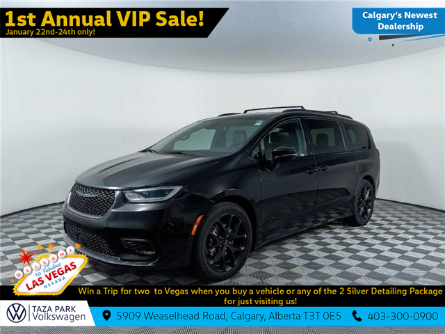 2024 Chrysler Pacifica Touring-L (Stk: TU0213) in Calgary - Image 1 of 22