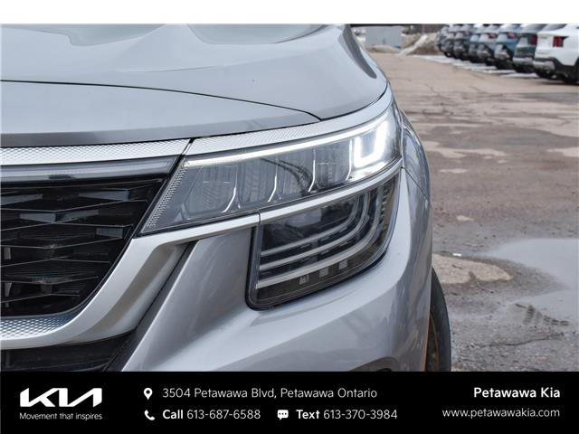 2022 Kia Seltos SX Turbo w/Burgundy Interior (Stk: K26142A) in Petawawa - Image 2 of 30