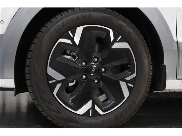 2023 Kia Niro EV Limited w/Snow White Pearl & Grey Exterior (Stk: 24675) in Edmonton - Image 9 of 31