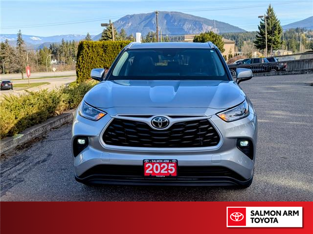 2025 Toyota Highlander XLE (Stk: S82892P) in Salmon Arm - Image 2 of 25 2025 Toyota Highlander XLE (Stk: S82892P) in Salmon Arm - Image 2 of 25