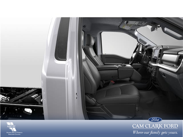 2026 Ford F-550 Chassis XLT (Stk: 26AT2142) in Airdrie - Image 5 of 7