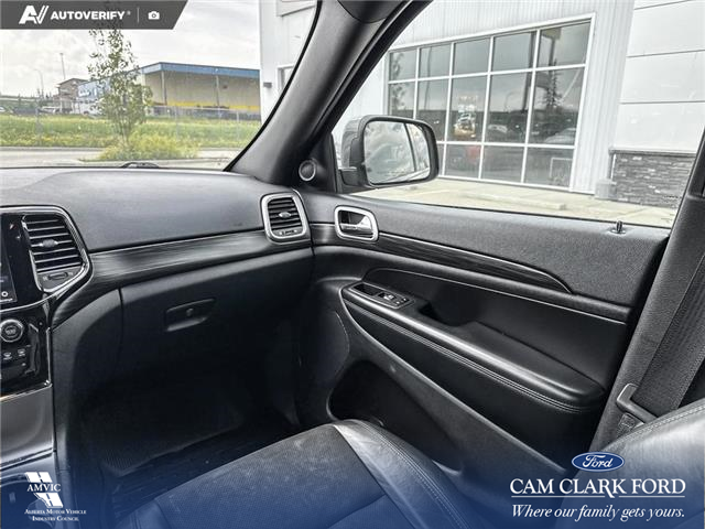 2020 Jeep Grand Cherokee Laredo (Stk: P1244) in Innisfail - Image 16 of 17