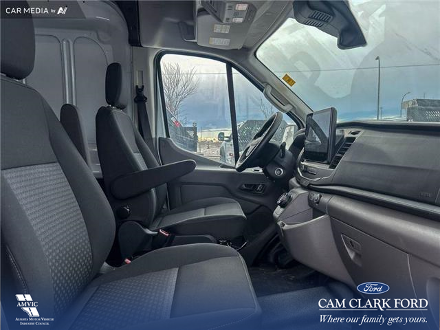 2023 Ford E-Transit-350 Cargo Base (Stk: 23AF2701) in Airdrie - Image 21 of 23