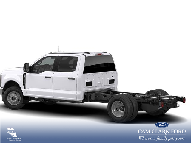 2026 Ford F-350 Chassis XLT (Stk: 26AT1061) in Airdrie - Image 2 of 7