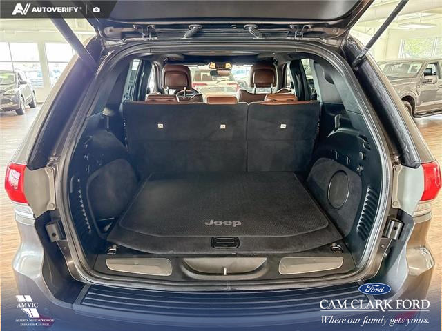 2019 Jeep Grand Cherokee Summit (Stk: P15178) in Airdrie - Image 12 of 25