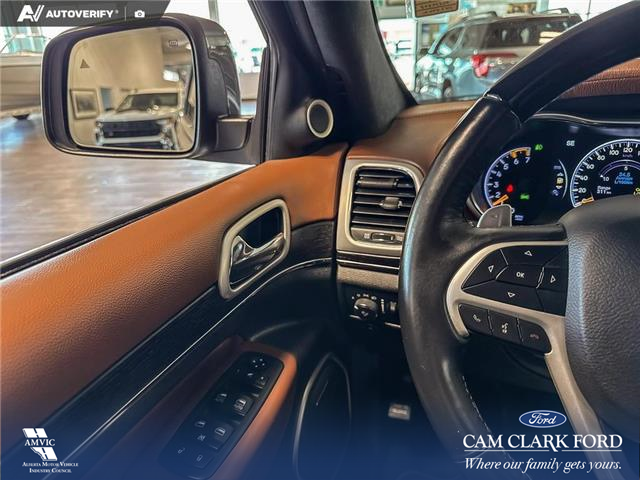 2019 Jeep Grand Cherokee Summit (Stk: P15178) in Airdrie - Image 17 of 25