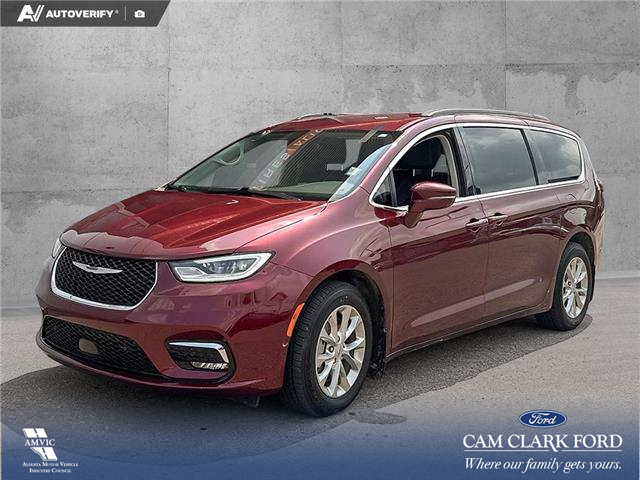 2022 Chrysler Pacifica Touring L (Stk: P7092) in Olds - Image 1 of 25