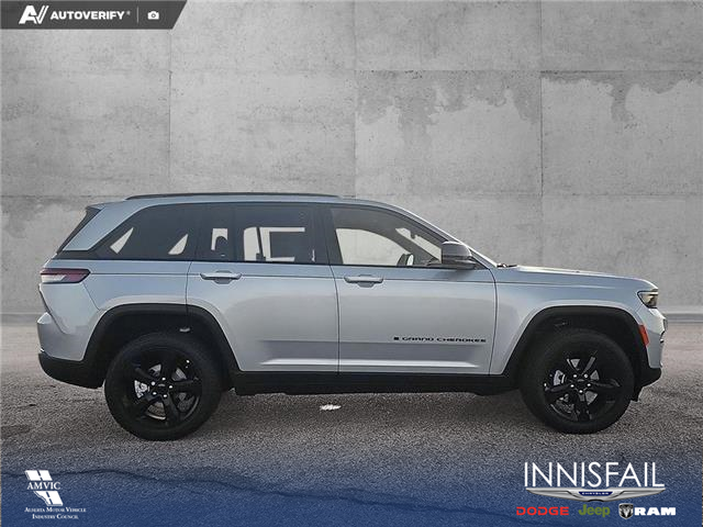 2025 Jeep Grand Cherokee Laredo (Stk: SJ058) in Innisfail - Image 6 of 24