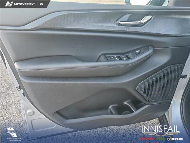 2025 Jeep Grand Cherokee Laredo (Stk: SJ058) in Innisfail - Image 7 of 24