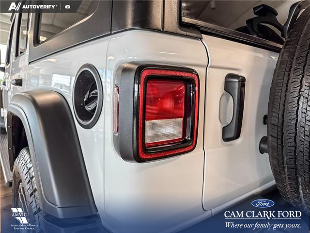 2024 Jeep Wrangler Sport (Stk: P15243) in Airdrie - Image 11 of 25