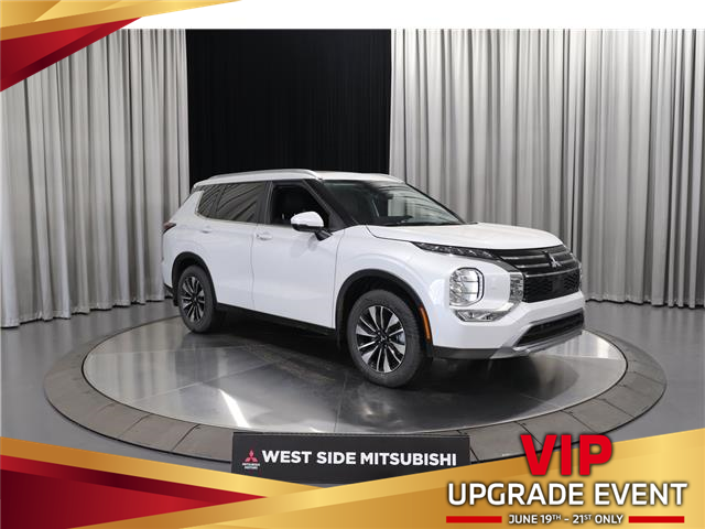 2026 Mitsubishi Outlander LE (Stk: T26711) in Edmonton - Image 1 of 32